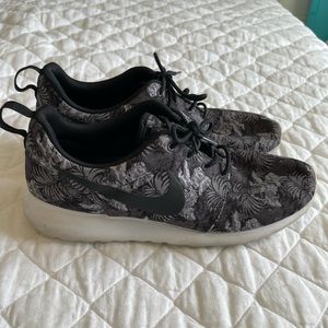 Nike Floral Roshe Runs